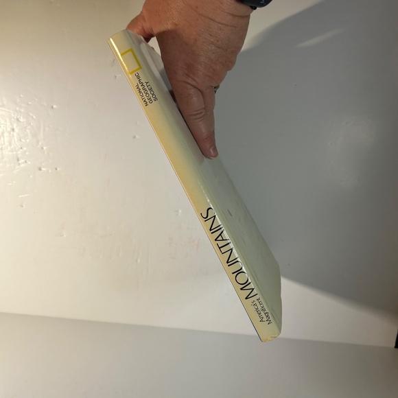 Hardcover Book "America's Magnificent Mountains" from National Geographic - Picture 9 of 11